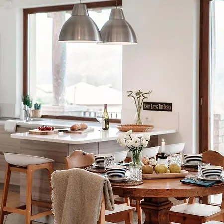Villa Readhostprofile! # Rosalia