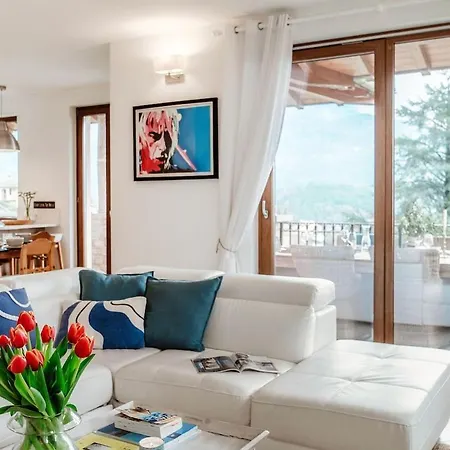 Readhostprofile! # Rosalia Villa Menaggio
