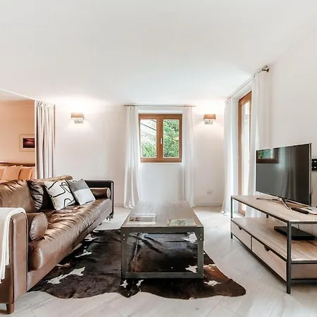 Readhostprofile! # Rosalia Villa Menaggio