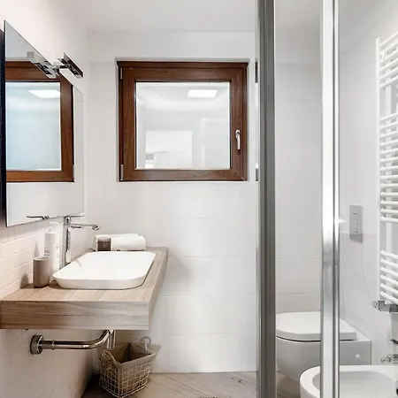 Readhostprofile! # Rosalia Villa Menaggio
