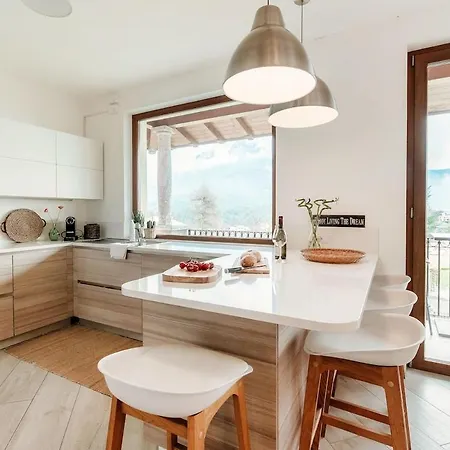 Readhostprofile! # Rosalia Villa Menaggio