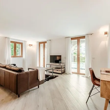 Villa Readhostprofile! # Rosalia Menaggio